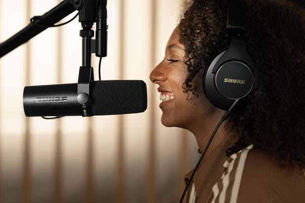 Shure SM7dB 是一款自带话放的动圈话筒