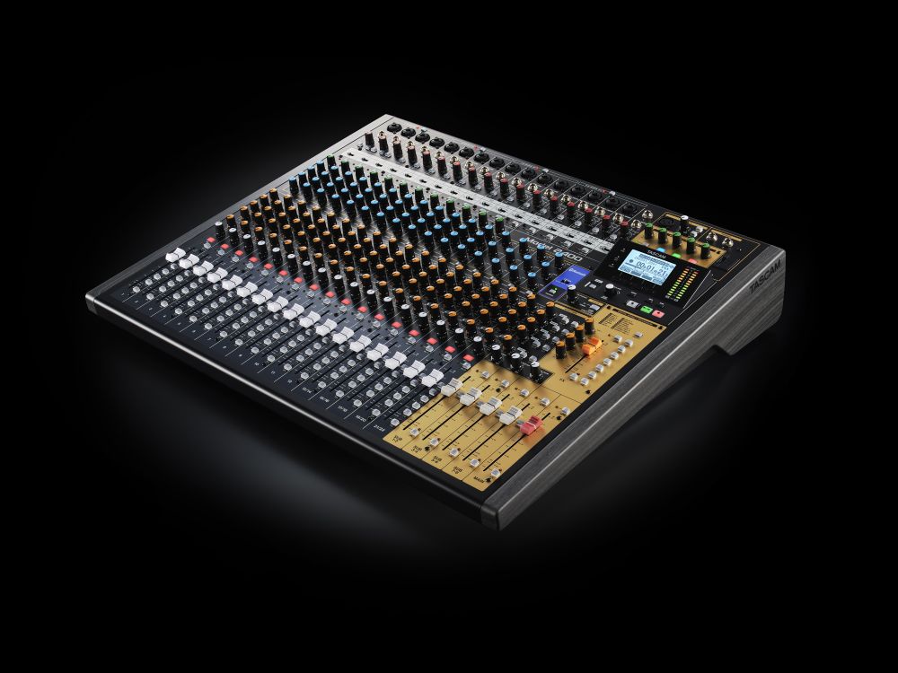 TASCAM Model 2400 调音台